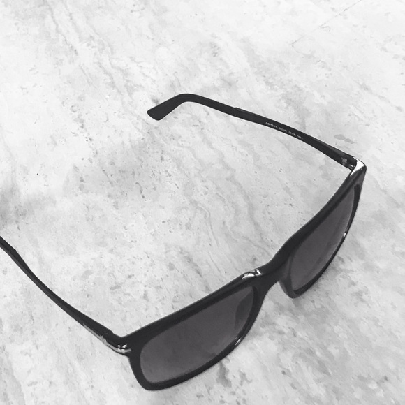 Gucci Tinted Sunglasses - Picture 2 of 10